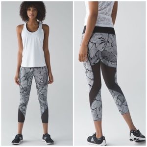 Lululemon Goal Crusher 7/8 Tight White Black Sz 4